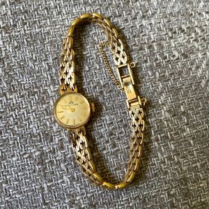 Bucherer 18KT Ladies’ fine manual watch. Excellent condition.